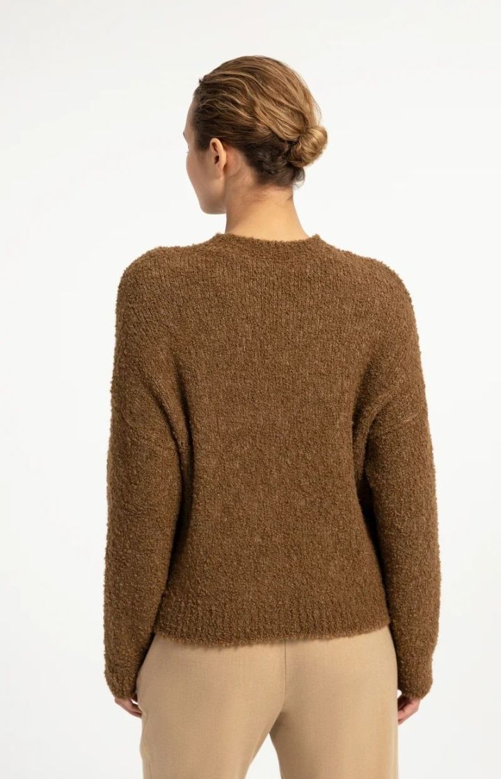 knitted sweater with artwork POtter brown de